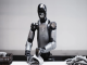 Các robot hình người trong tương lai có thể có “mắt gần vùng hạ bộ” để quan sát mặt đất, chuyên gia dự đoán